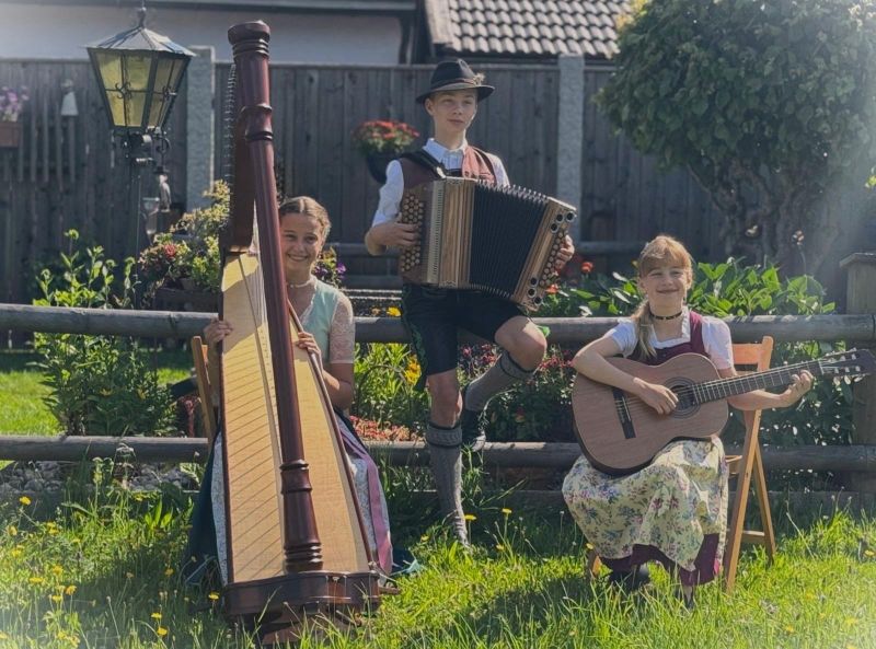ZIACH, SAIT'N & HARF' - JUNGE MUSI MIT HERZ